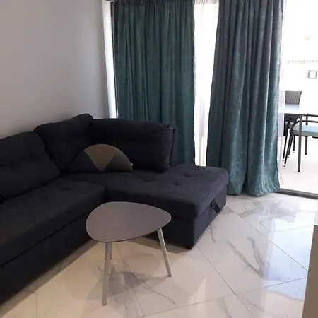 Apartment Apartman Nevena Makarska